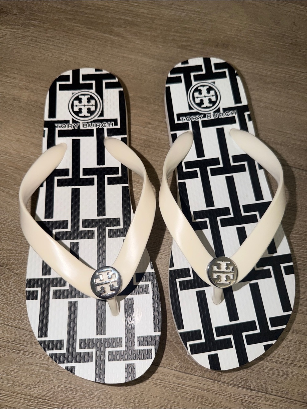 Tory Burch Flip Flops size 6
